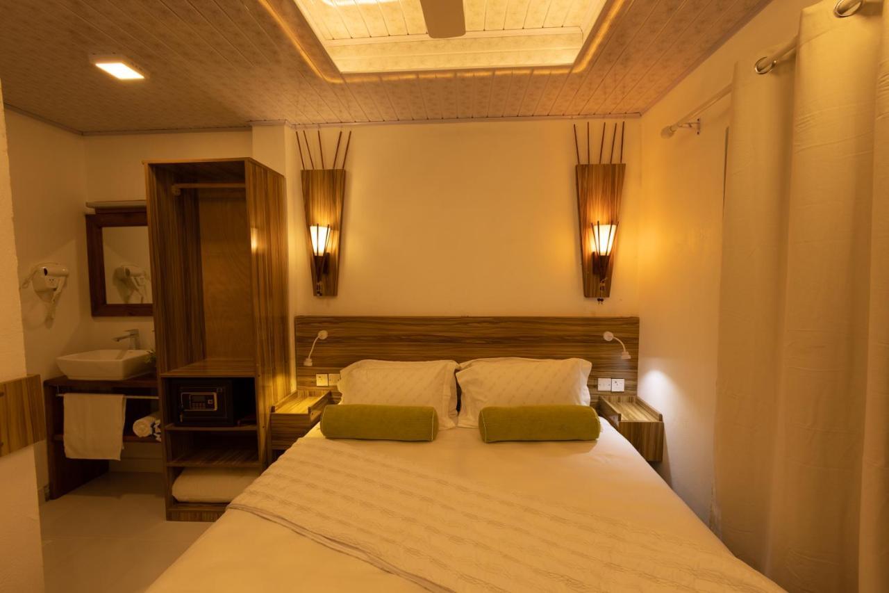Batuta Maldives Fourson Hotel Thulusdhoo Kültér fotó