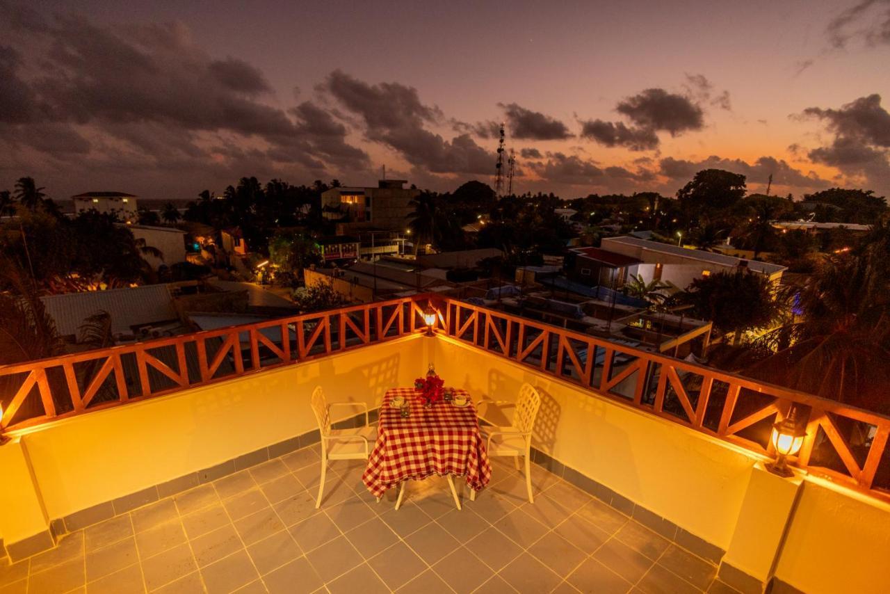 Batuta Maldives Fourson Hotel Thulusdhoo Kültér fotó