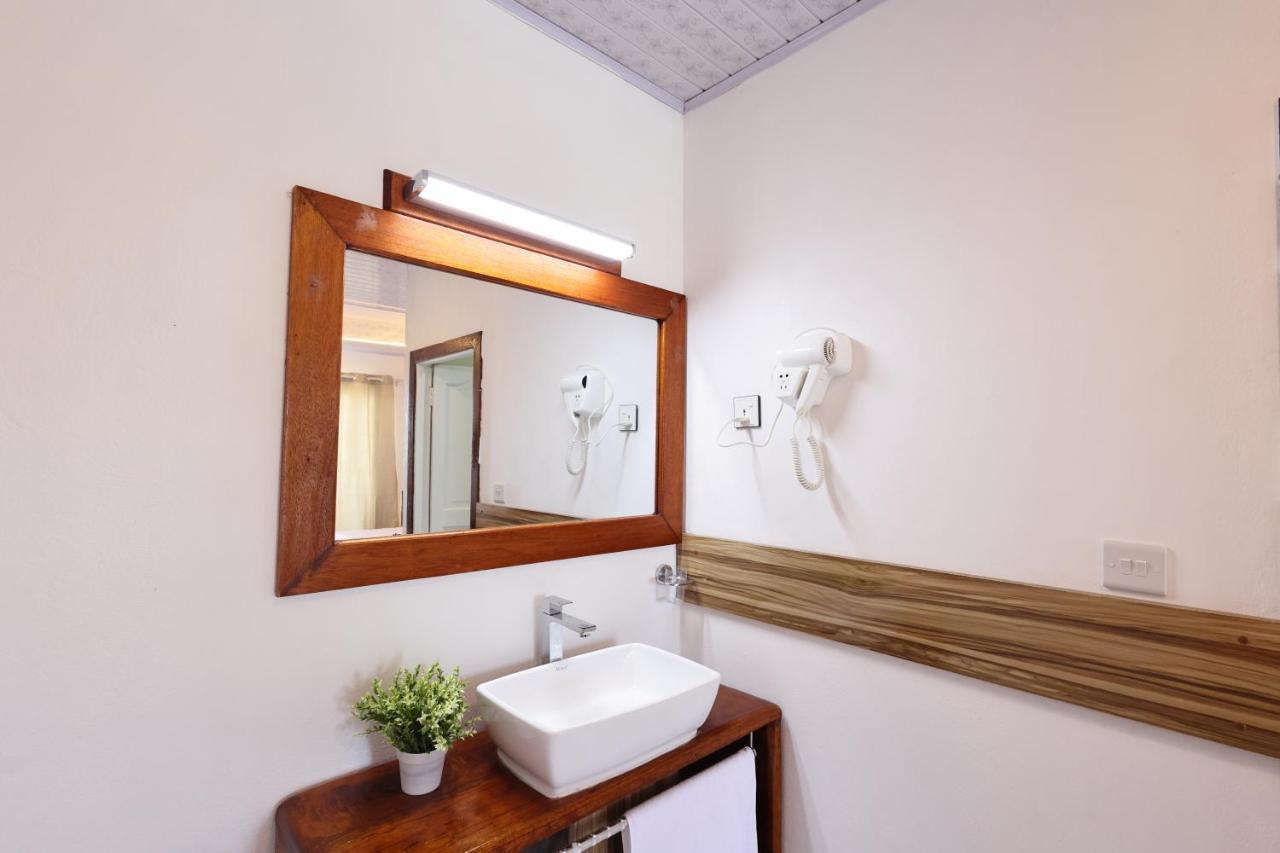 Batuta Maldives Fourson Hotel Thulusdhoo Kültér fotó
