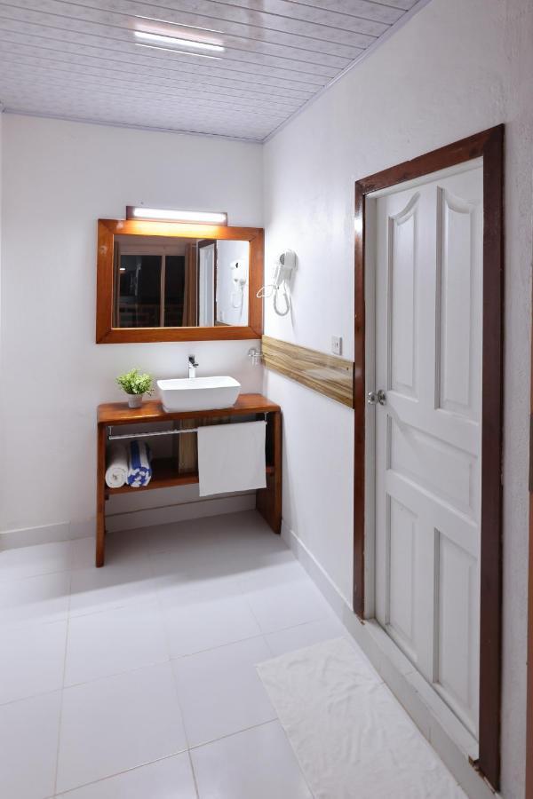 Batuta Maldives Fourson Hotel Thulusdhoo Kültér fotó