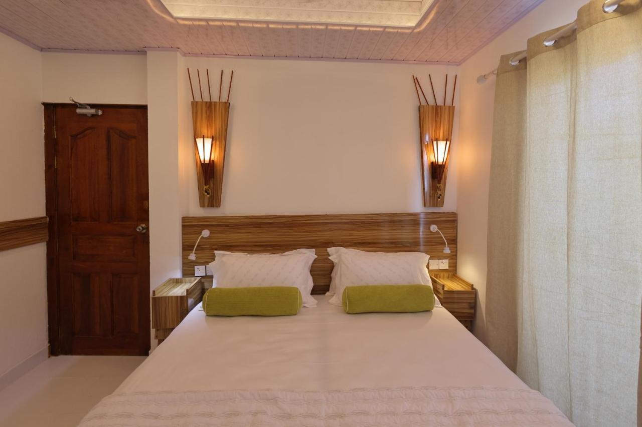 Batuta Maldives Fourson Hotel Thulusdhoo Kültér fotó