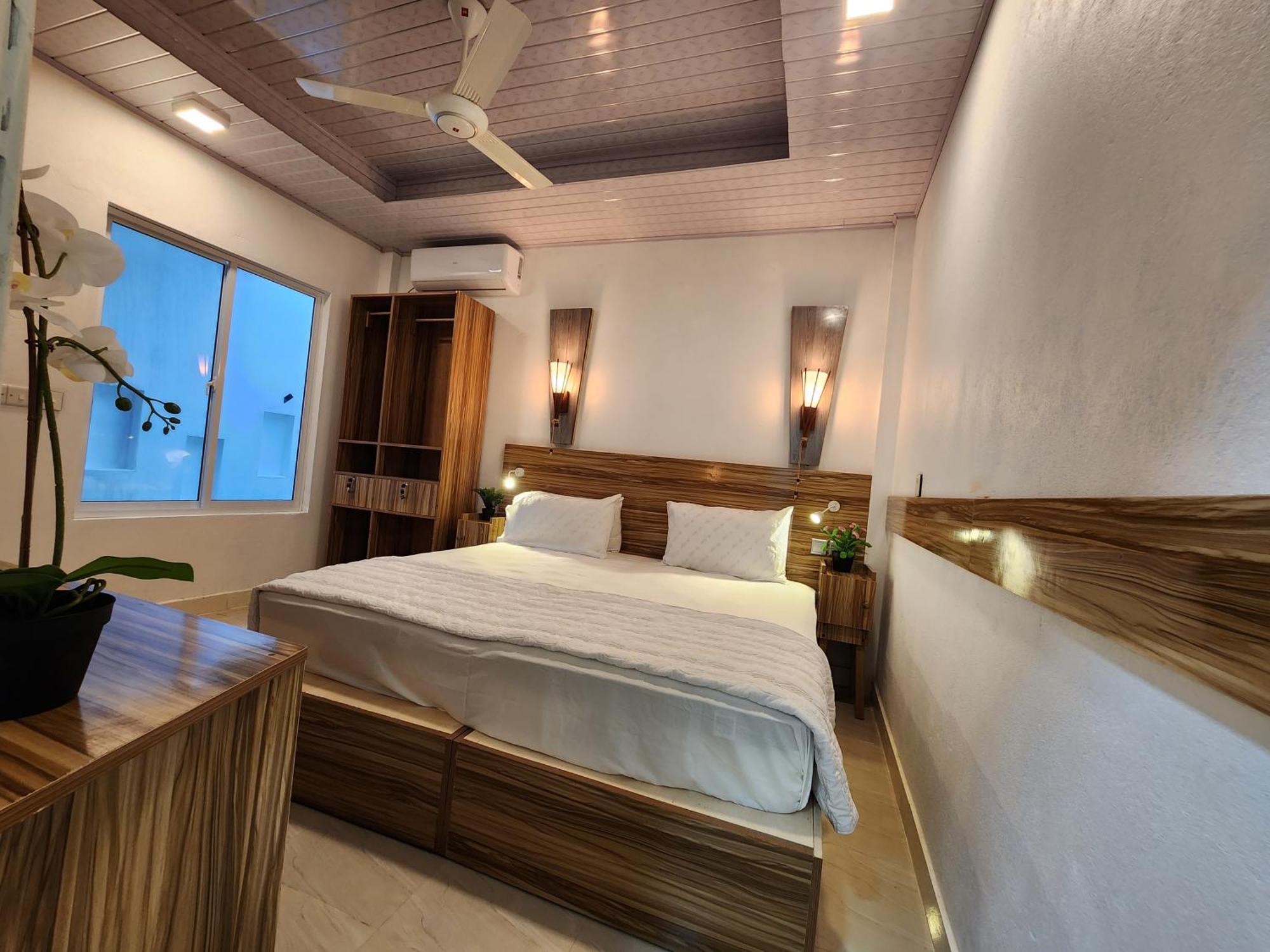Batuta Maldives Fourson Hotel Thulusdhoo Kültér fotó