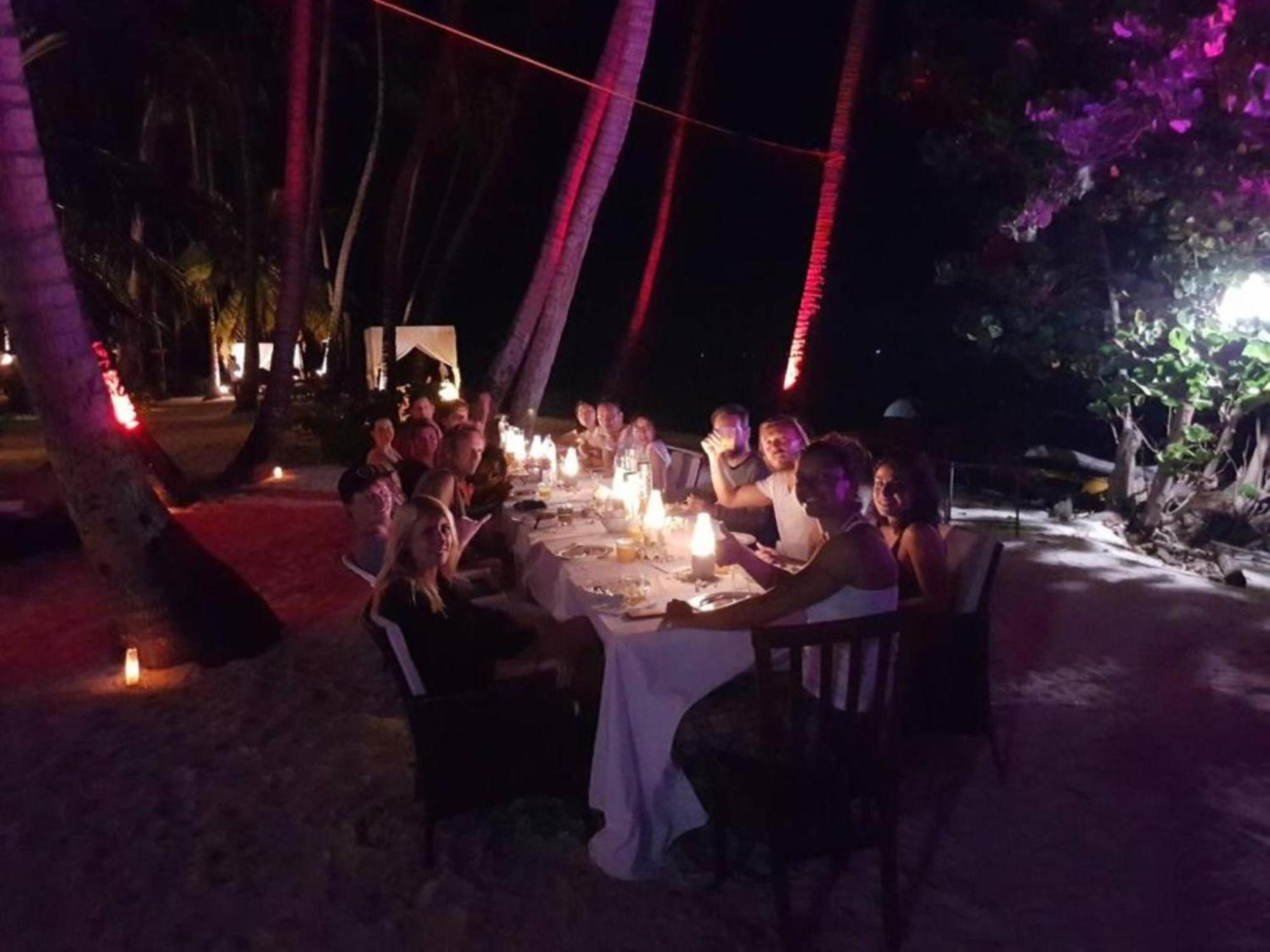 Batuta Maldives Fourson Hotel Thulusdhoo Kültér fotó